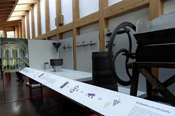 Interior del Museo del vino de cangas del narcea